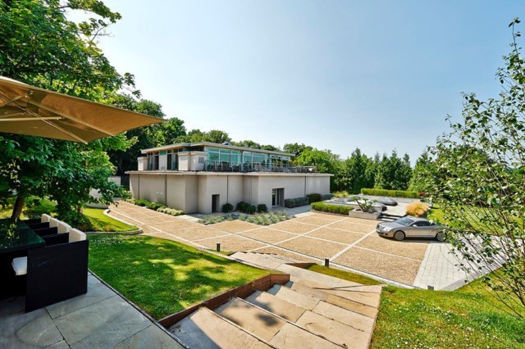 Seafield House exterior set in 1.5 acres, Mill Hill, London
